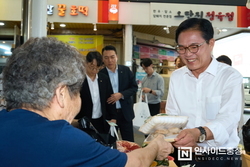 민생현장 살핀 김석필 권한대행, 전통시장 이용 독려