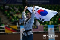 천안두정중 김련아 ‘아시아청소년 품새선수권대회’서 금메달 쾌거