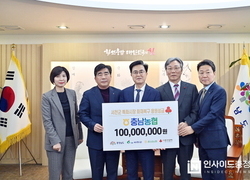 뽀빠이 이상용·NH농협은행 서천특화시장 피해 복구 성금 전달