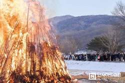 아산 외암마을 정월대보름 축제, 새해 소원 담은 ‘달집태우기’ 장관