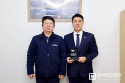 천안도시공사 노조, 이병하 천안시의원에게 감사패 전달