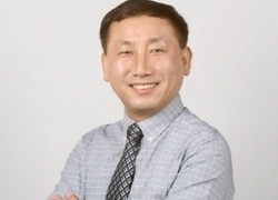 [함께 사는 세상] 다양한 도로표지판 중, 긴급차량 길 터주는 요령 표지판은 왜 없을까? 